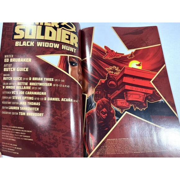 Winter Soldier Volume 3 : Black Widow Hunt by Ed Brubaker 2013 First Printing - Picture 8 of 11